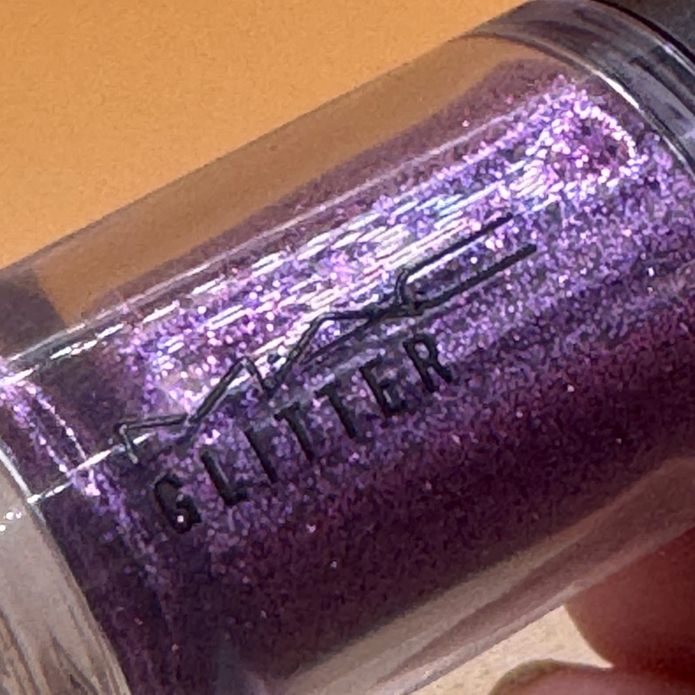Mac glitter ‘heliotrope’ purple glitter